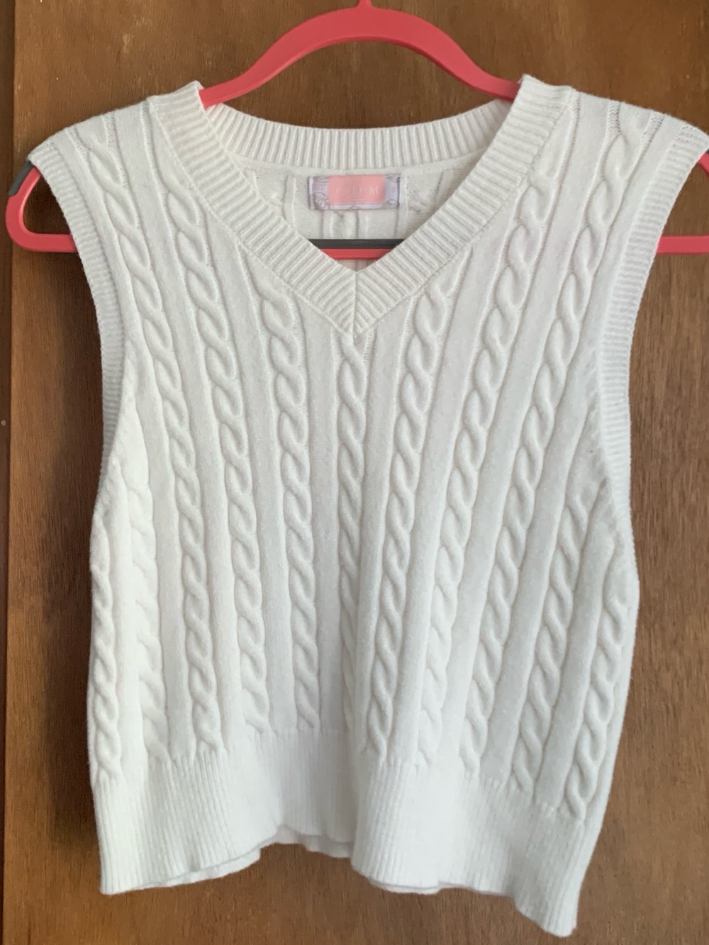 Cable Knit V-Neck Sleeveless Sweater Vest White